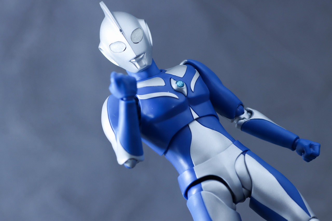 S.H.フィギュアーツ　ウルトラマンコスモス ルナモード　レビュー　アクション