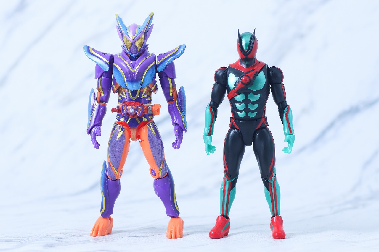 仮面ライダーアクションフィギュア カプセムチェンジコレクション　仮面ライダーゼッツ フィジカムセット　レビュー　本体　装動　仮面ライダーガヴ マスターモード　比較