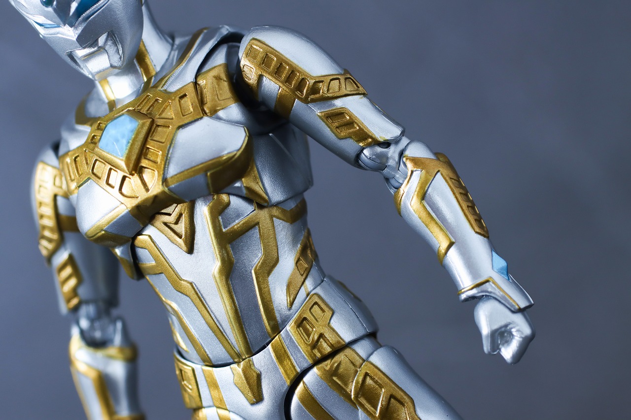 S.H.フィギュアーツ　ウルティメイトシャイニングウルトラマンゼロ ニュージェネ スターズVer.　レビュー　本体
