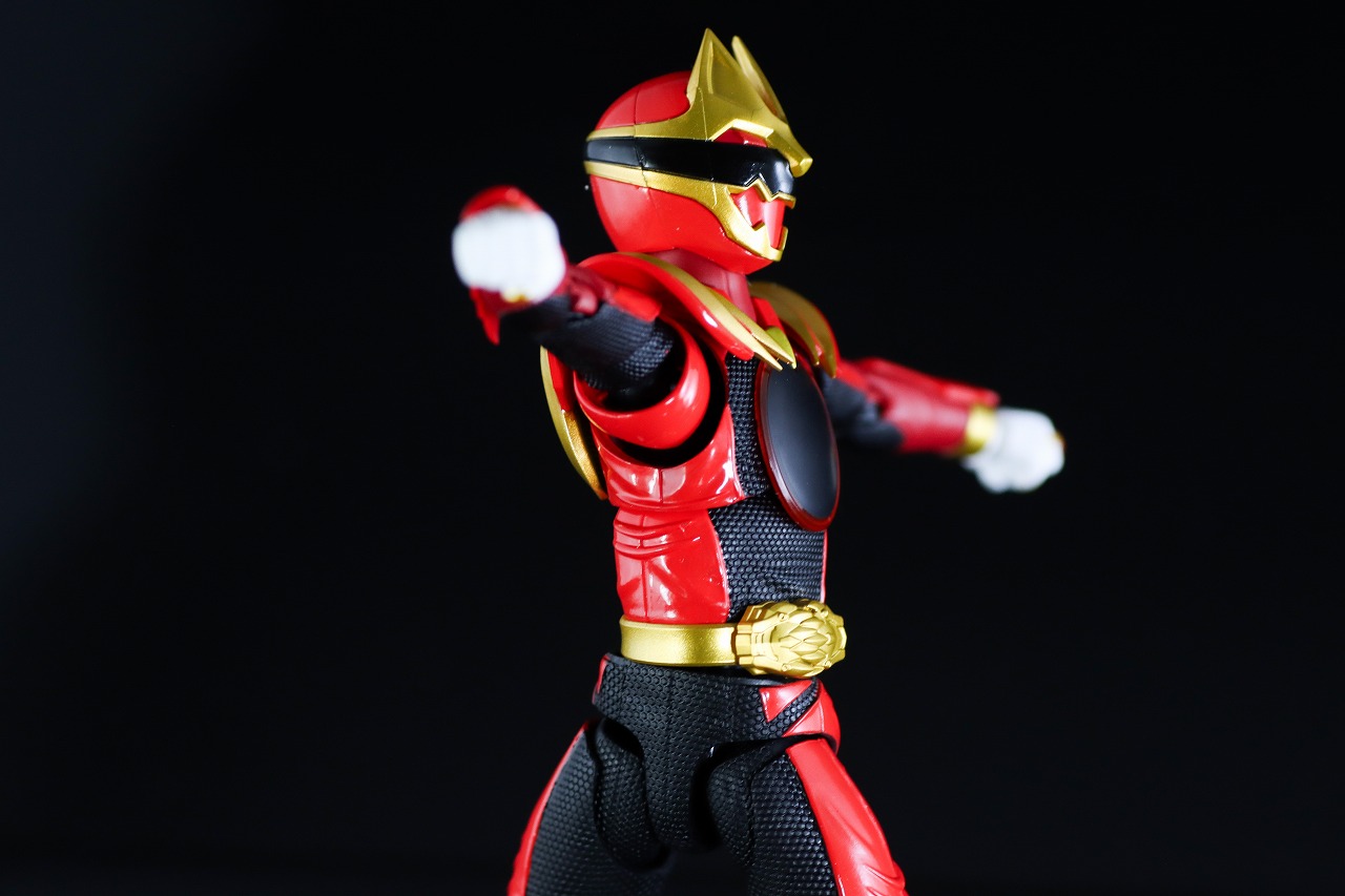 S.H.フィギュアーツ　ゴジュウルフ　レビュー　可動範囲