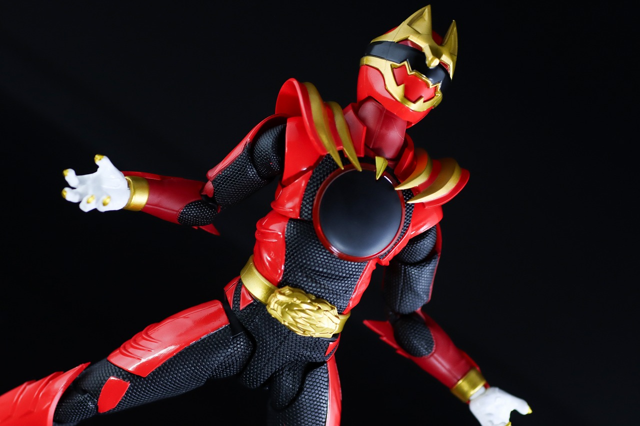 S.H.フィギュアーツ　ゴジュウルフ　レビュー　アクション