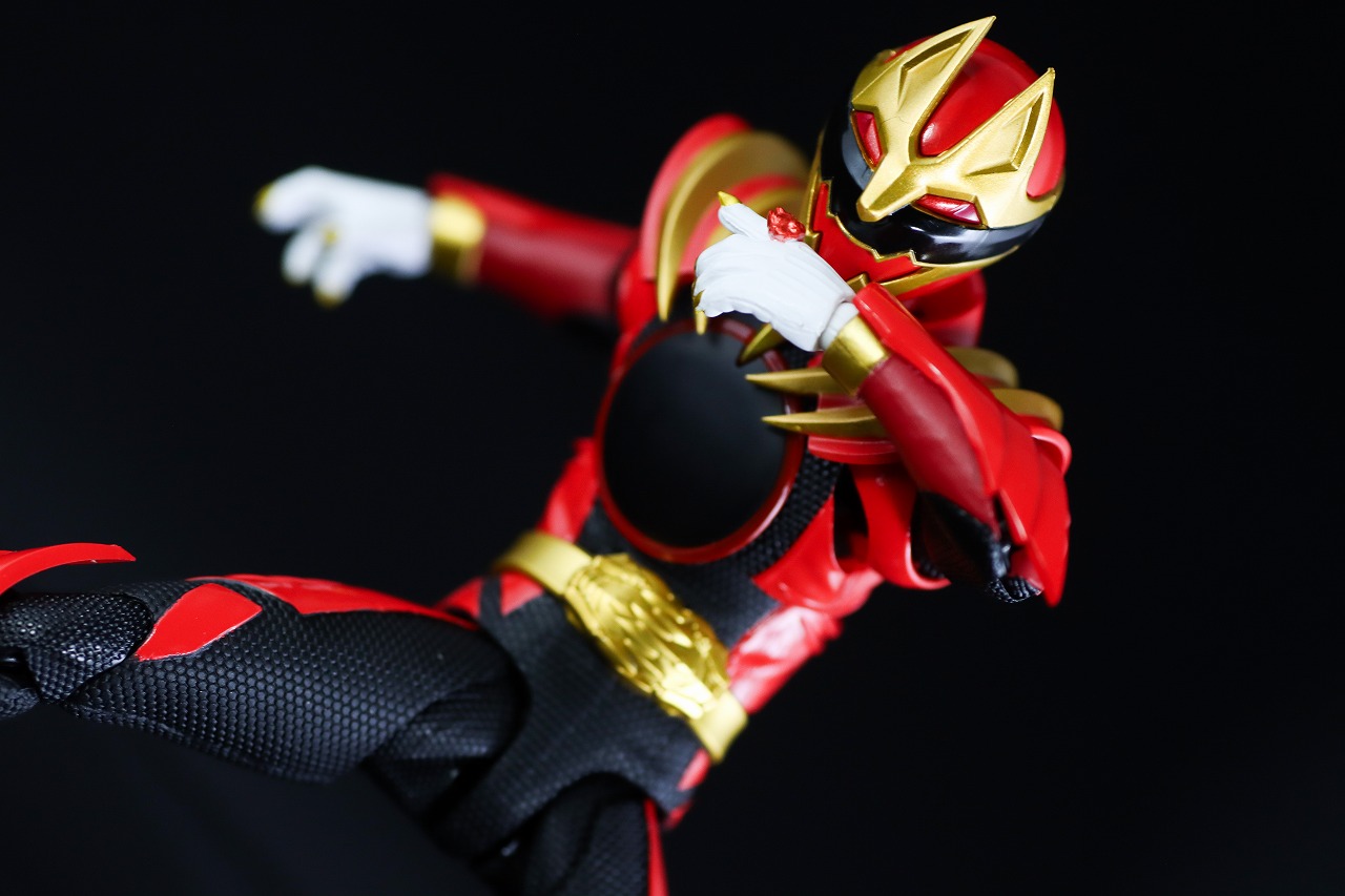 S.H.フィギュアーツ　ゴジュウルフ　レビュー　アクション