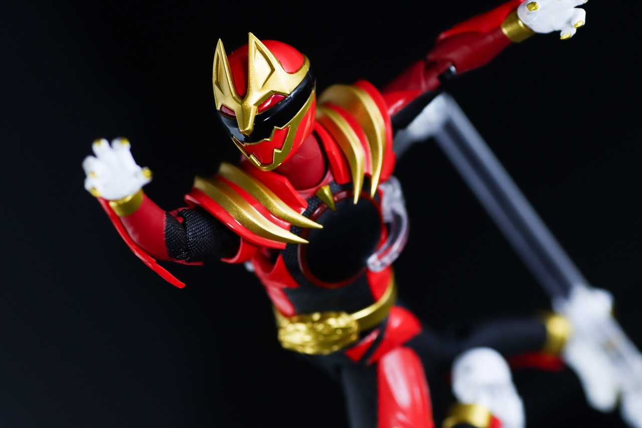 S.H.フィギュアーツ　ゴジュウルフ　レビュー　アクション