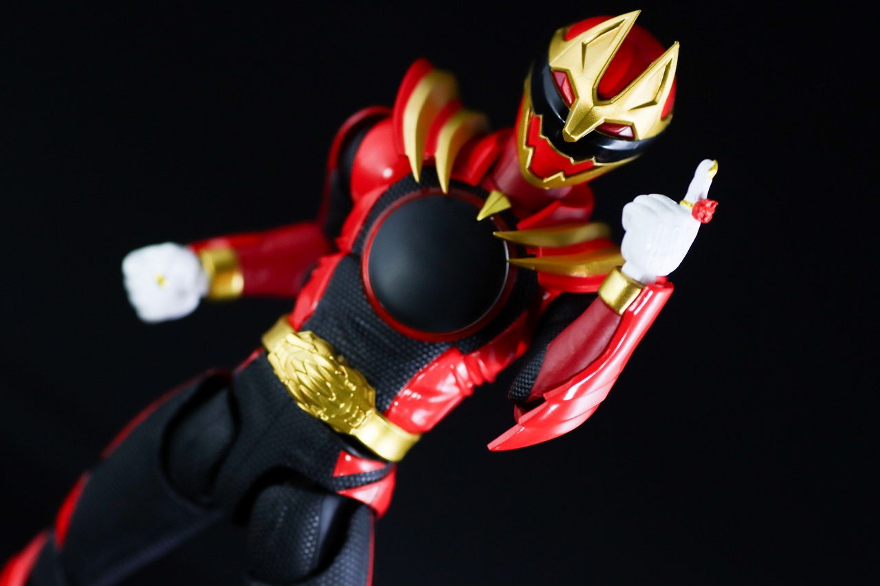 S.H.フィギュアーツ　ゴジュウルフ　レビュー　アクション