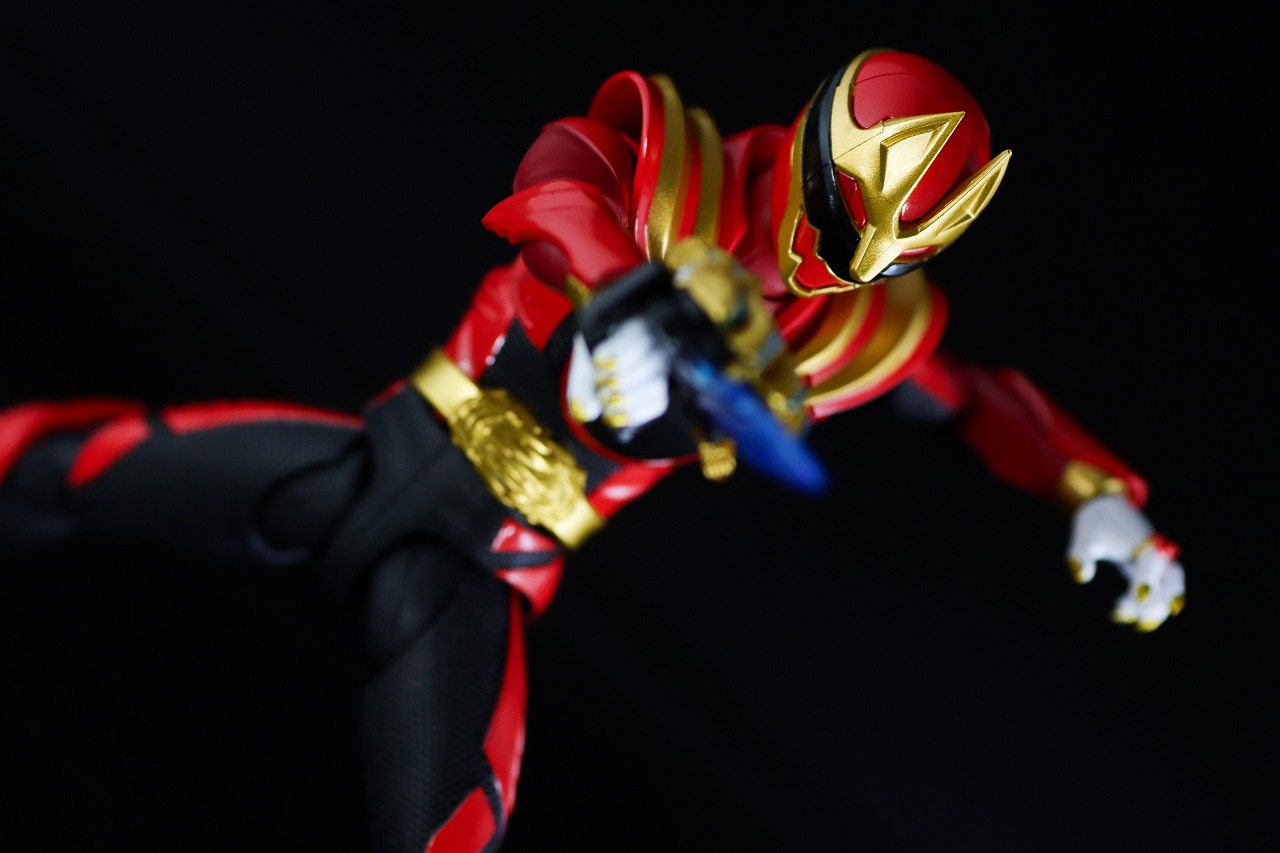 S.H.フィギュアーツ　ゴジュウルフ　レビュー　アクション