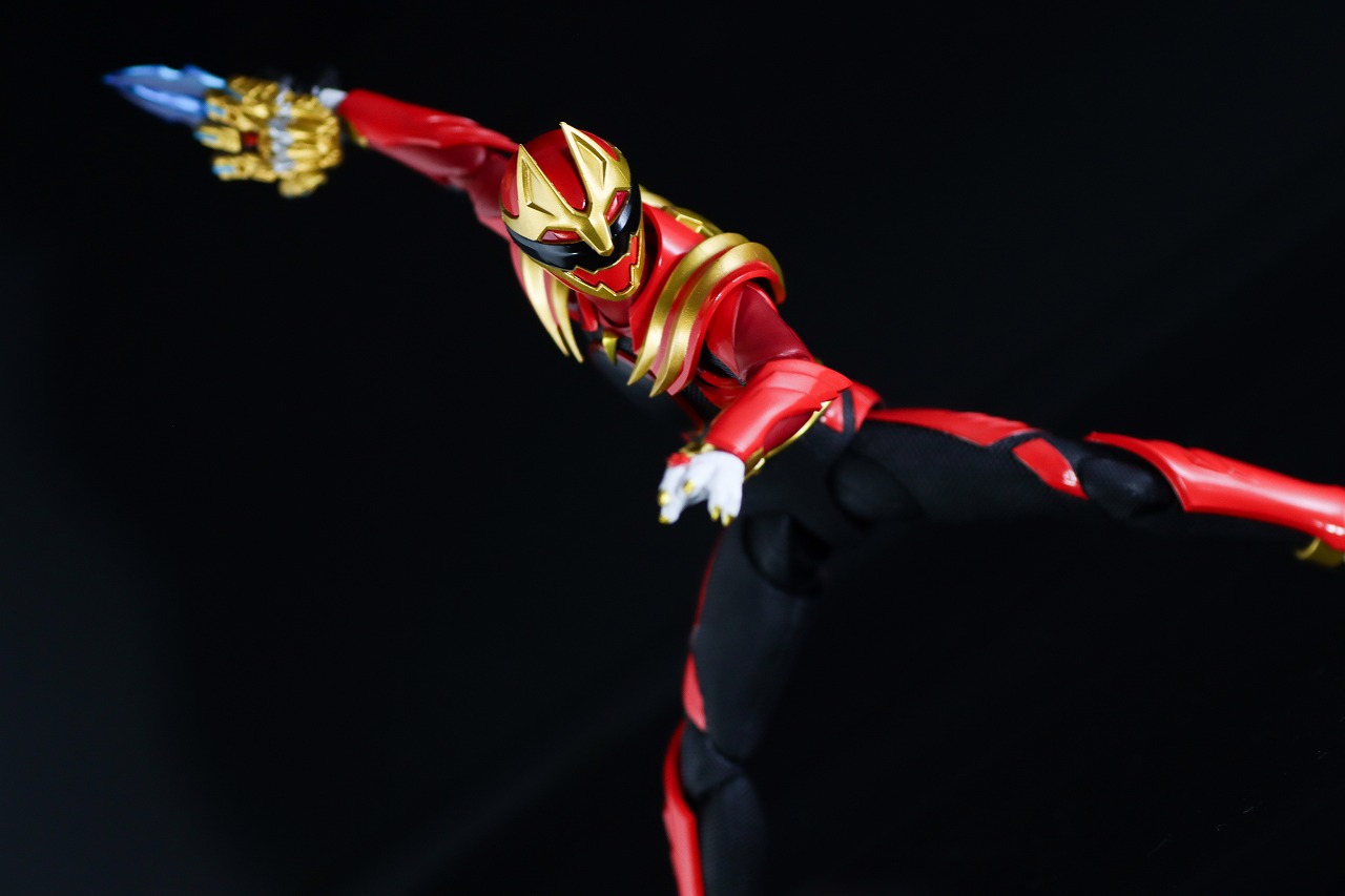 S.H.フィギュアーツ　ゴジュウルフ　レビュー　アクション