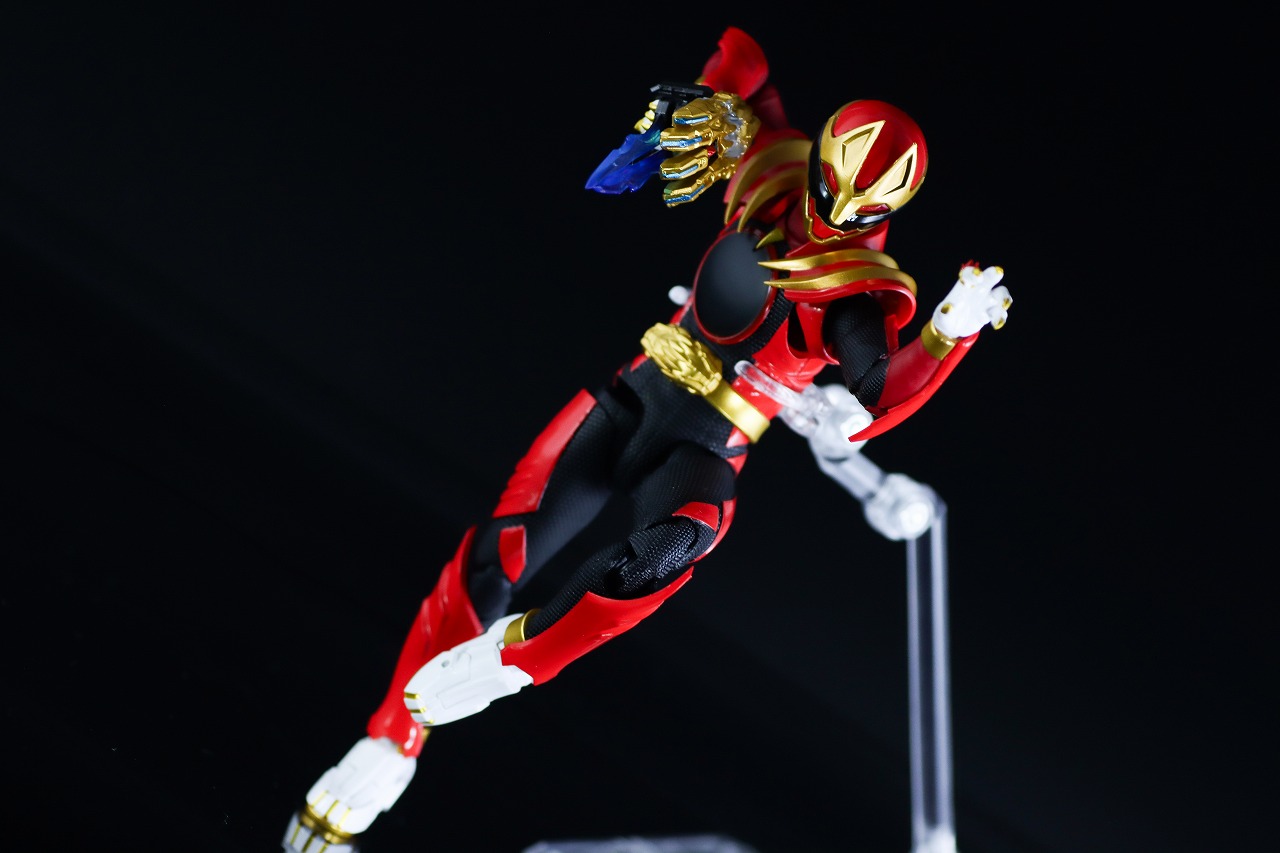 S.H.フィギュアーツ　ゴジュウルフ　レビュー　アクション