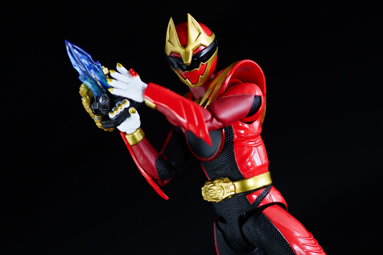 S.H.フィギュアーツ　ゴジュウルフ　レビュー　アクション