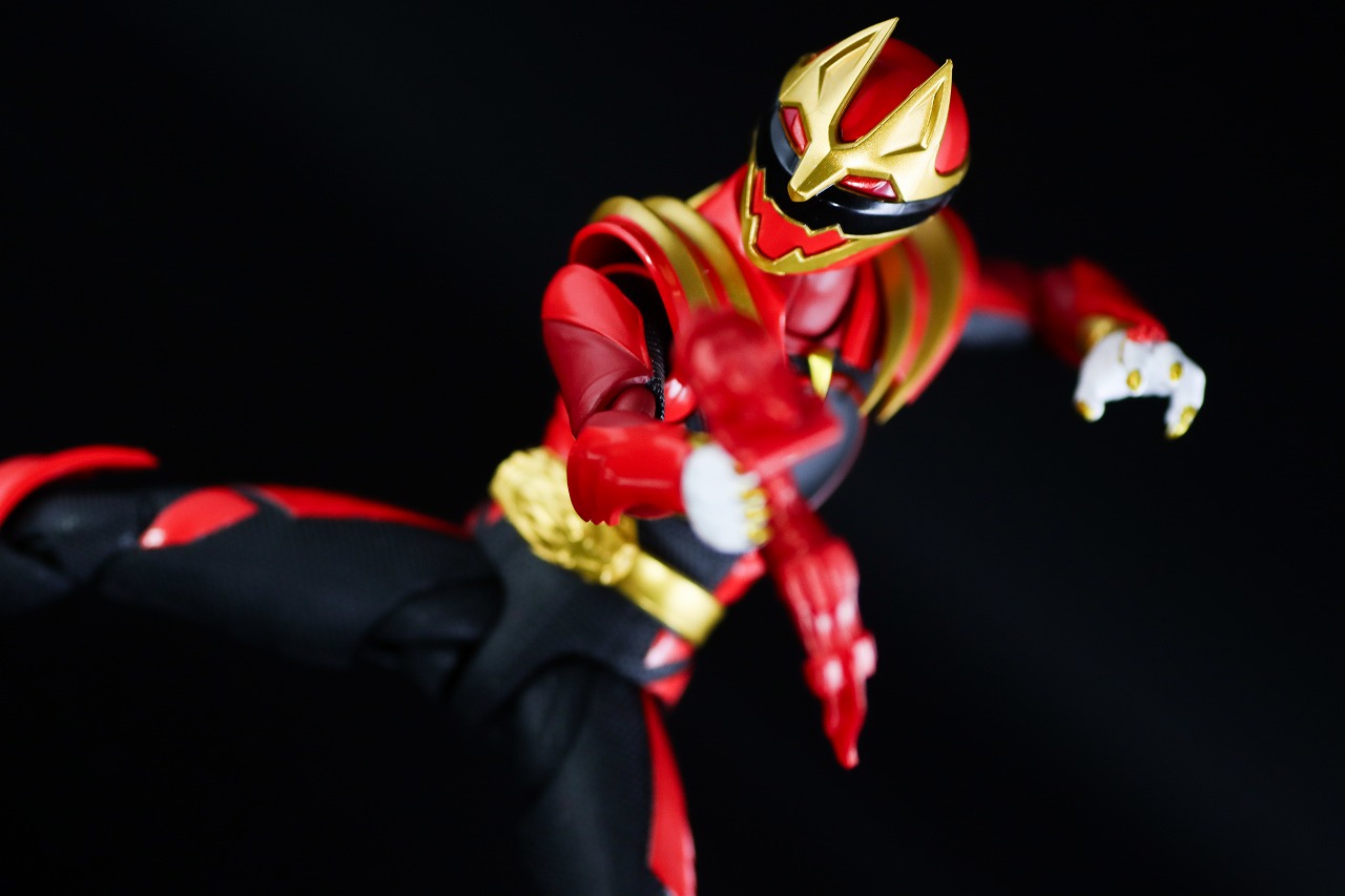 S.H.フィギュアーツ　ゴジュウルフ　レビュー　アクション