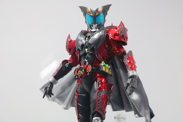 S.H.フィギュアーツ新作！仮面ライダーダークキバが真骨彫で登場！布製マントも注目！