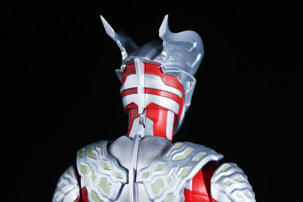 S.H.フィギュアーツ　ウルトラマンゼロ ワイルドバースト　レビュー　本体