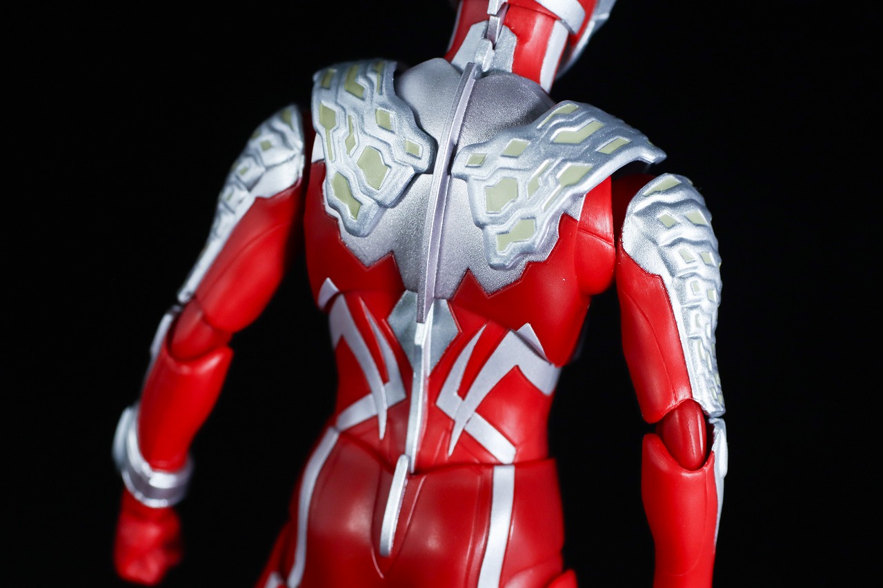 S.H.フィギュアーツ　ウルトラマンゼロ ワイルドバースト　レビュー　本体