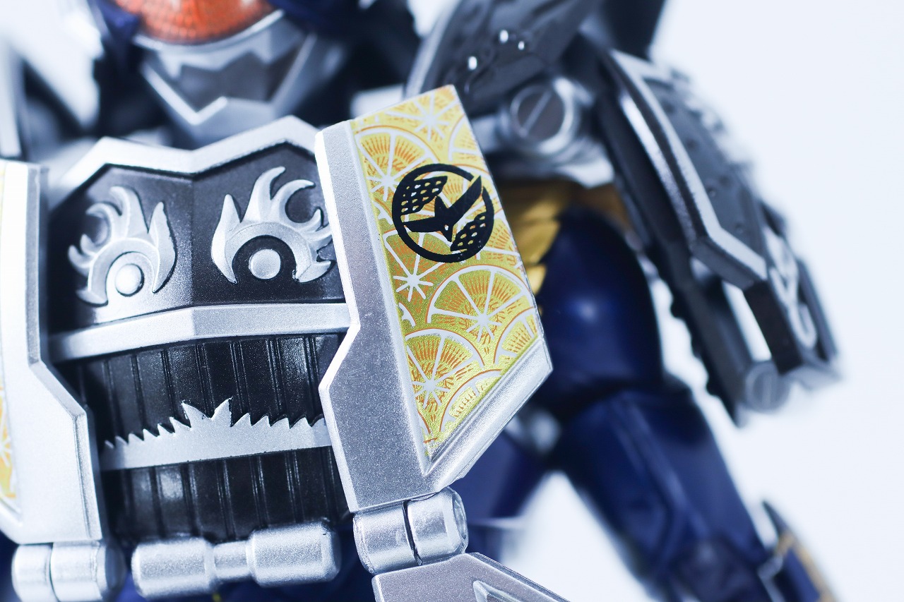 S.H.フィギュアーツ 真骨彫製法　仮面ライダー鎧武 ジンバーレモンアームズ　レビュー　本体