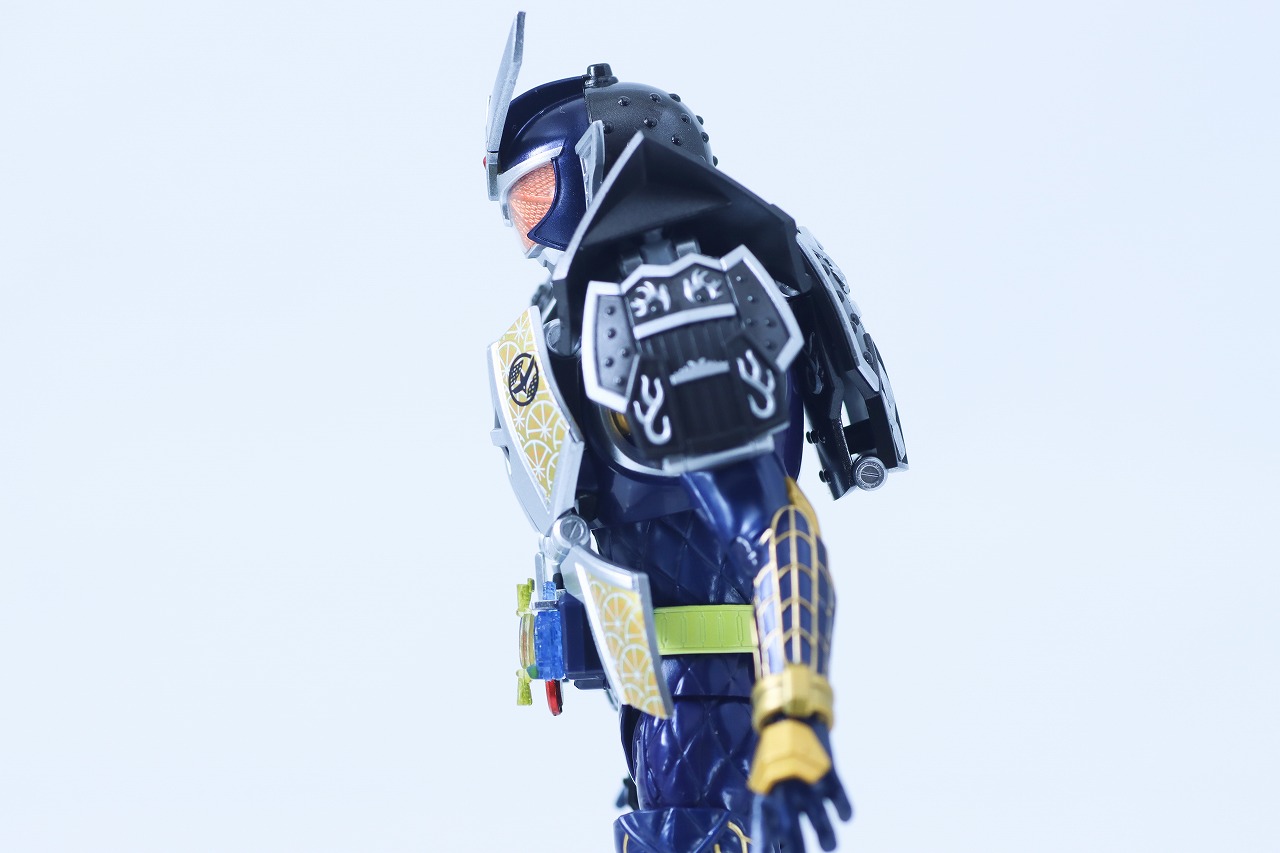 S.H.フィギュアーツ 真骨彫製法 仮面ライダー鎧武 ジンバーレモンアームズ レビュー 可動範囲