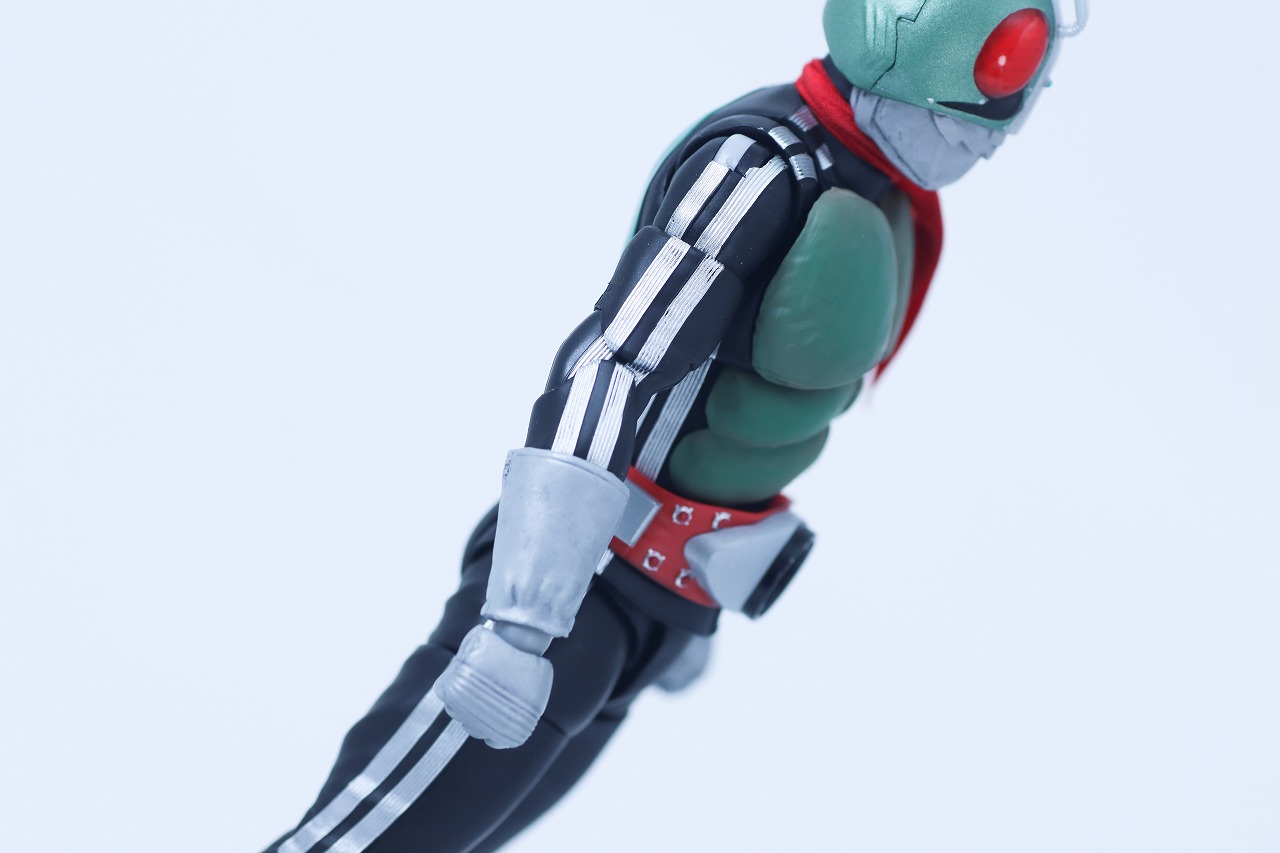 S.H.フィギュアーツ 真骨彫製法　仮面ライダー新1号 栄光の昭和ライダーエディション　レビュー　本体