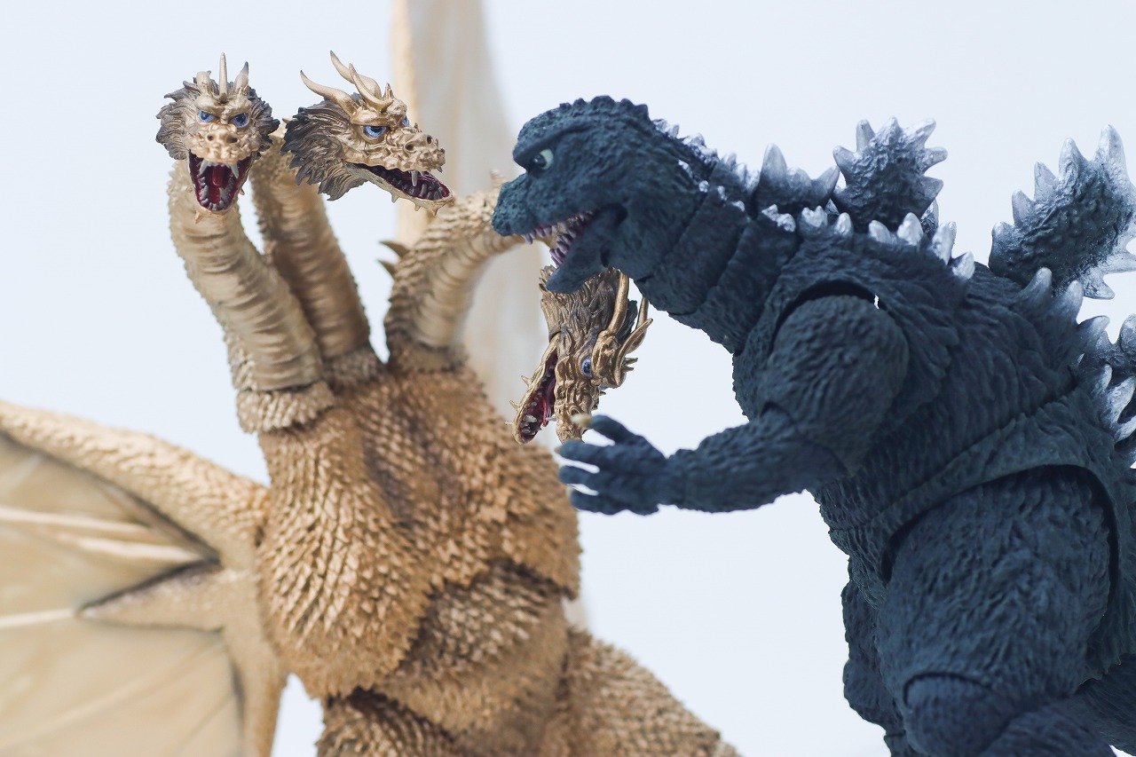 S.H.モンスターアーツ　キングギドラ（1972）　レビュー　アクション