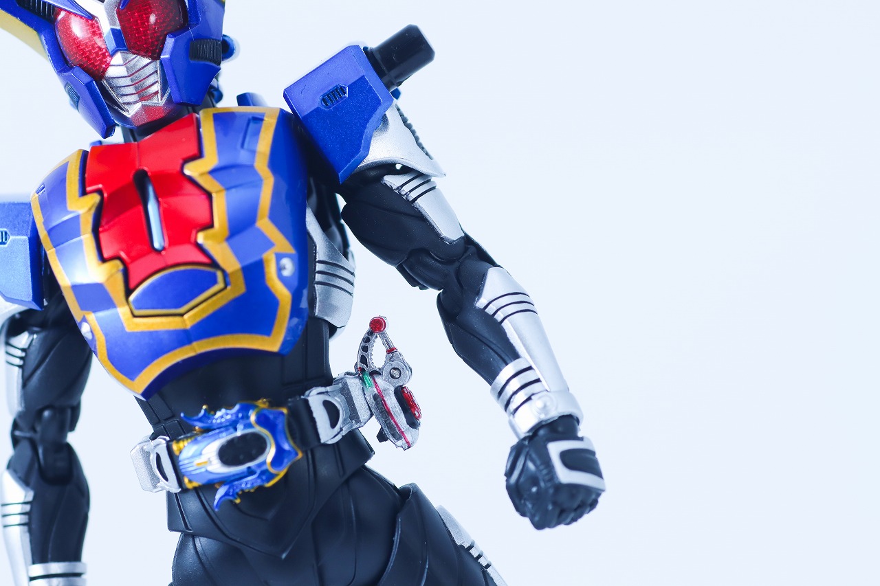 S.H.フィギュアーツ 真骨彫製法　仮面ライダーガタック ハイパーフォーム　レビュー　本体