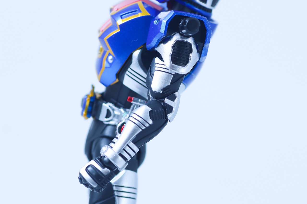 S.H.フィギュアーツ 真骨彫製法　仮面ライダーガタック ハイパーフォーム　レビュー　本体