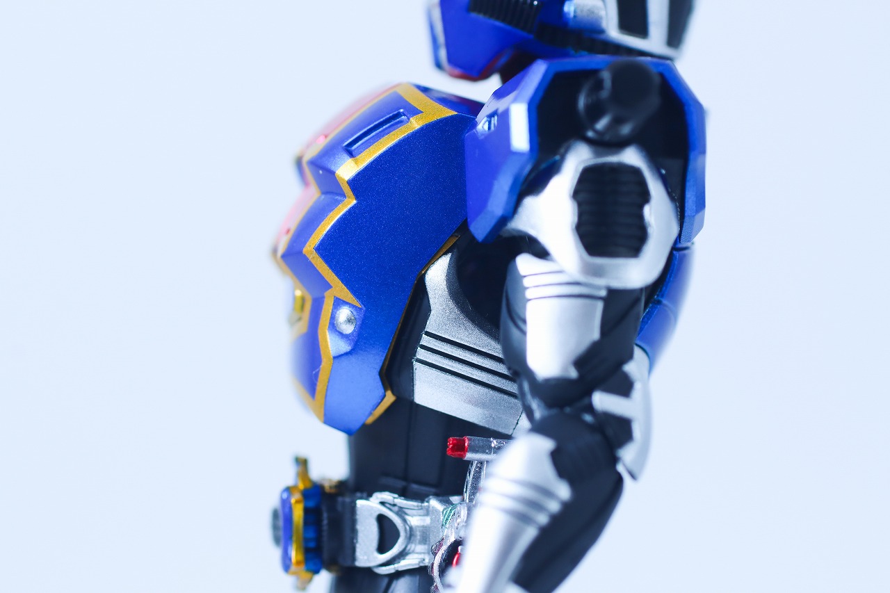 S.H.フィギュアーツ 真骨彫製法　仮面ライダーガタック ハイパーフォーム　レビュー　本体