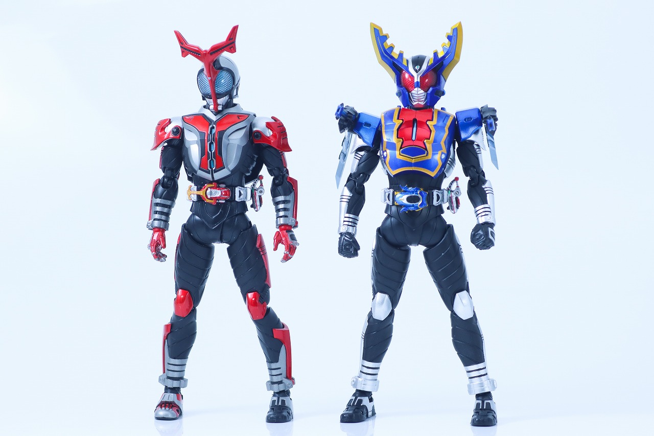 S.H.フィギュアーツ 真骨彫製法　仮面ライダーガタック ハイパーフォーム　レビュー　比較　仮面ライダーカブト　ハイパーフォーム
