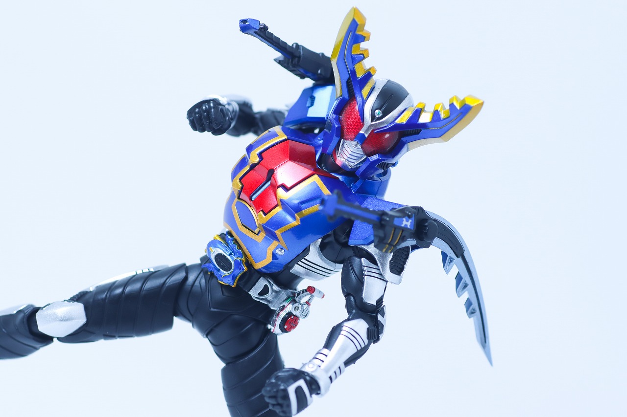 S.H.フィギュアーツ 真骨彫製法　仮面ライダーガタック ハイパーフォーム　レビュー　アクション