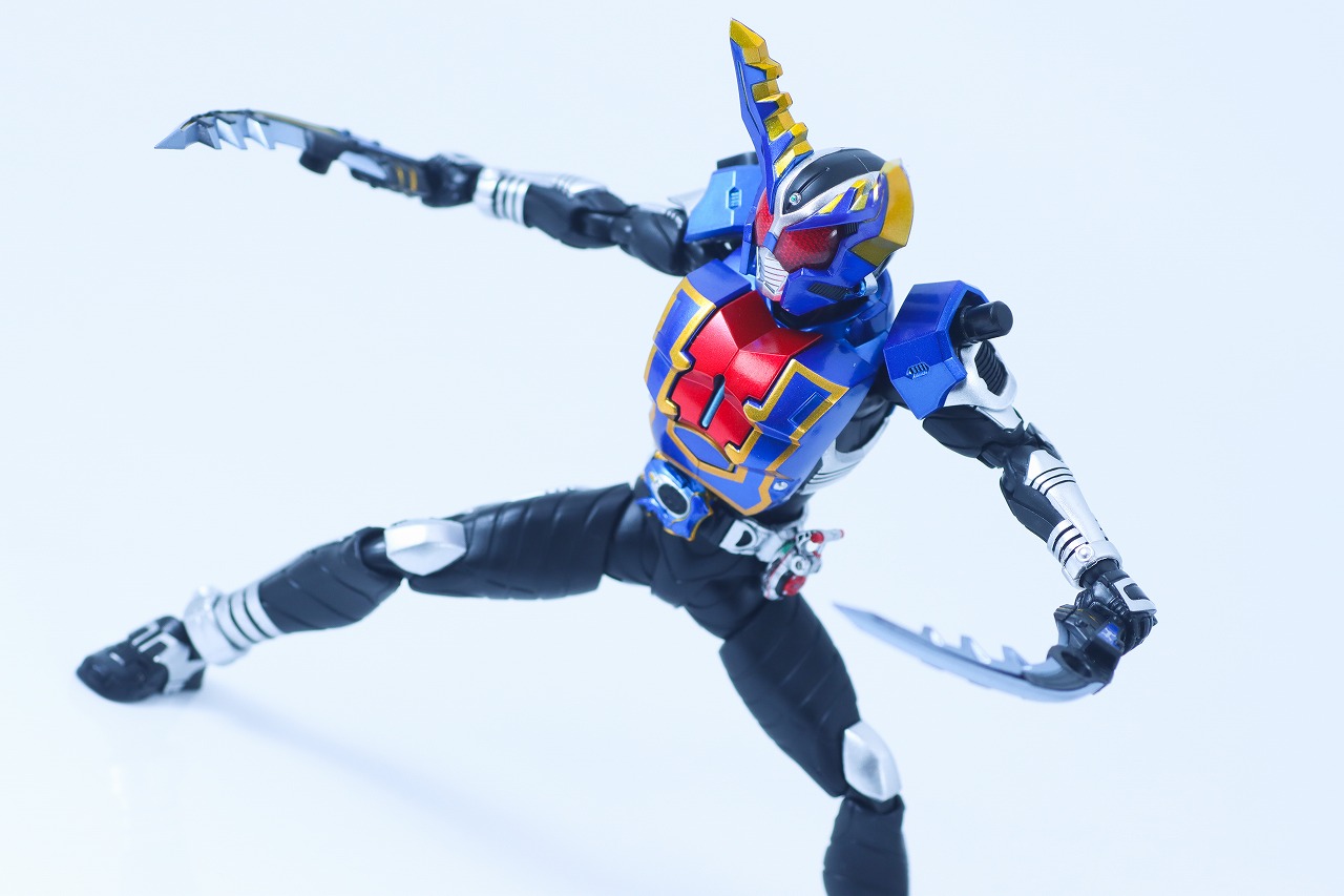 S.H.フィギュアーツ 真骨彫製法　仮面ライダーガタック ハイパーフォーム　レビュー　アクション
