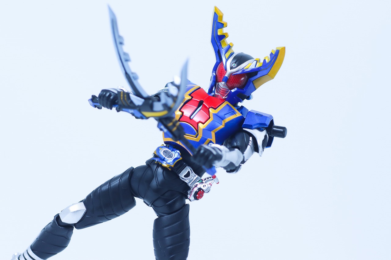 S.H.フィギュアーツ 真骨彫製法　仮面ライダーガタック ハイパーフォーム　レビュー　アクション