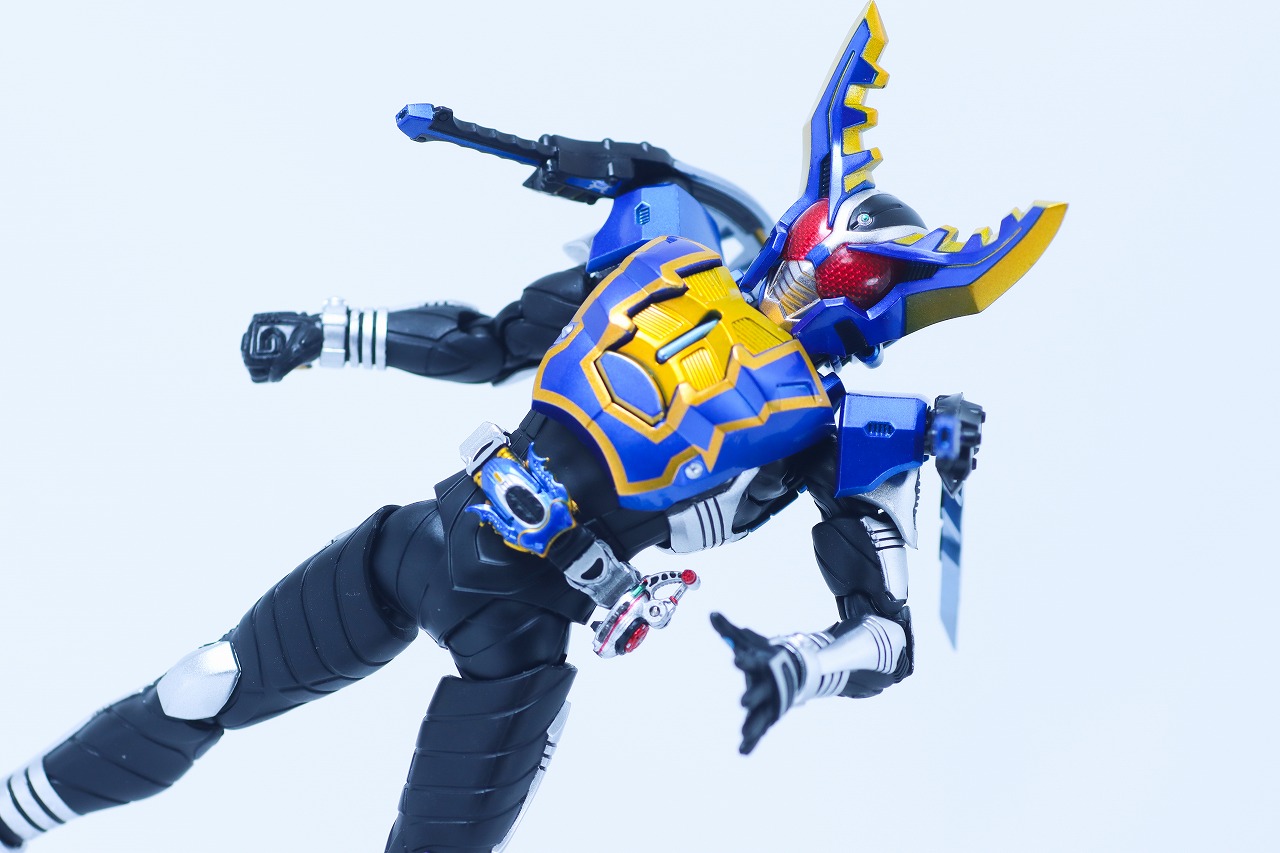 S.H.フィギュアーツ 真骨彫製法　仮面ライダーガタック ハイパーフォーム　レビュー　アクション