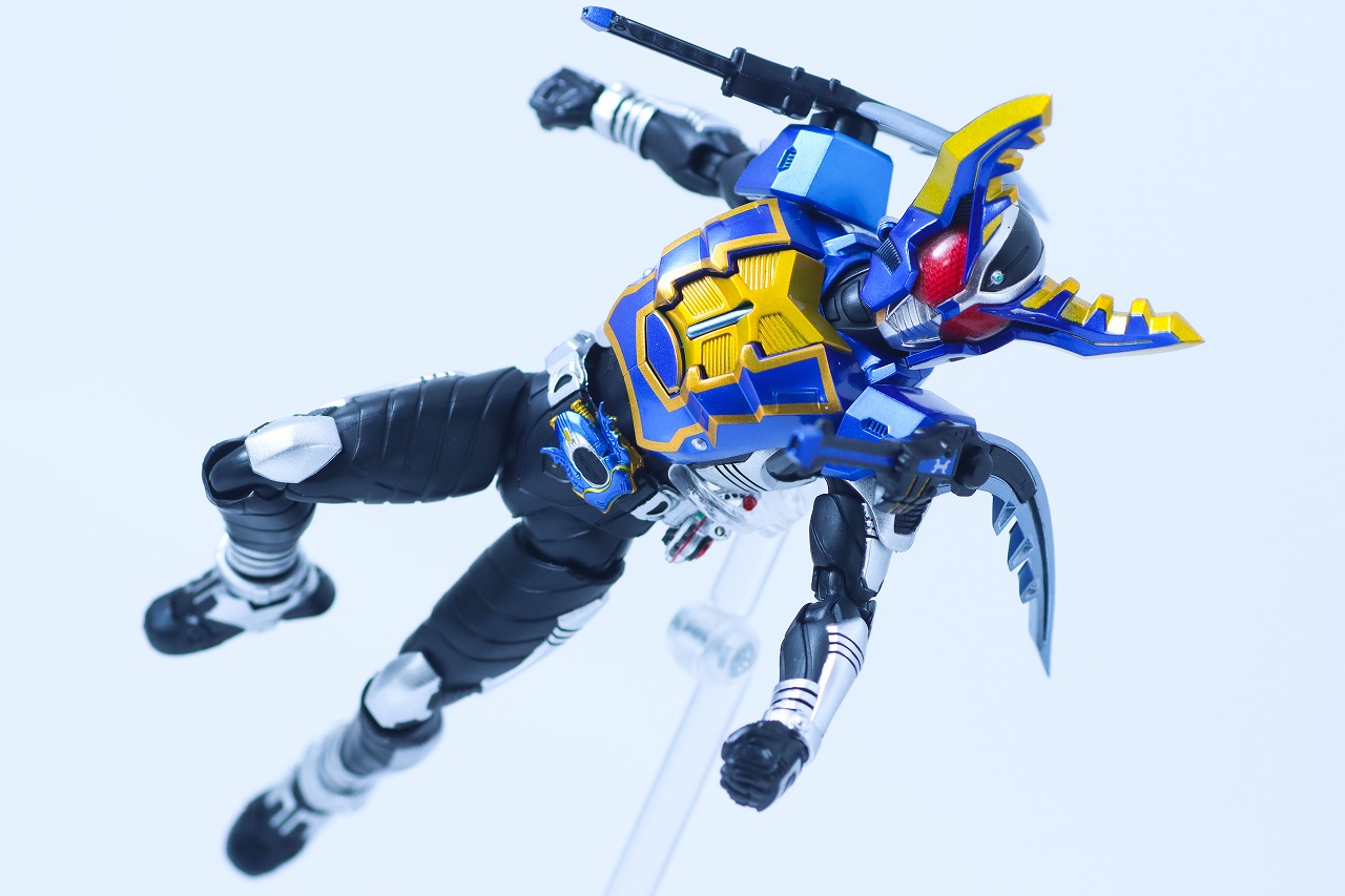 S.H.フィギュアーツ 真骨彫製法　仮面ライダーガタック ハイパーフォーム　レビュー　アクション