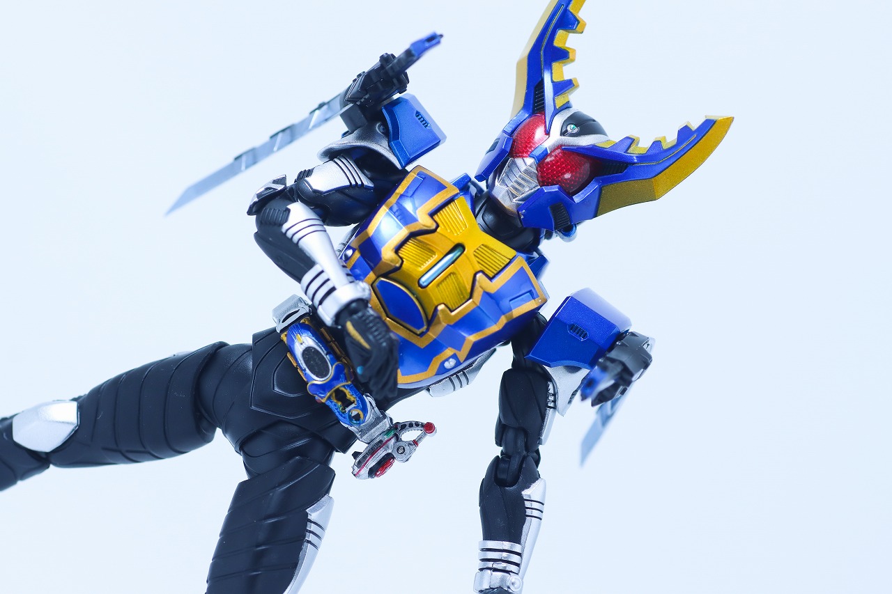 S.H.フィギュアーツ 真骨彫製法　仮面ライダーガタック ハイパーフォーム　レビュー　アクション