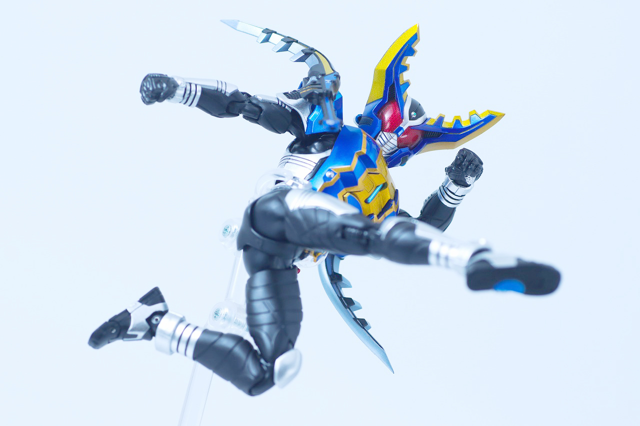 S.H.フィギュアーツ 真骨彫製法　仮面ライダーガタック ハイパーフォーム　レビュー　アクション