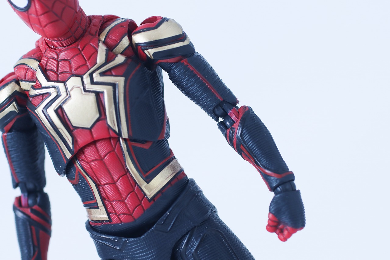 MAFEX　スパイダーマン　インテグレーテッド　スーツ　レビュー　本体