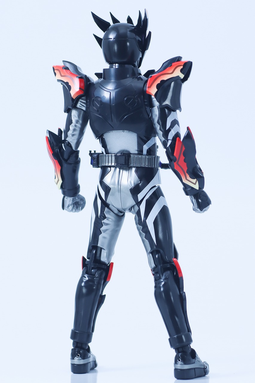 S.H.フィギュアーツ　仮面ライダービターガヴ スパーキングミフォーム　レビュー　本体