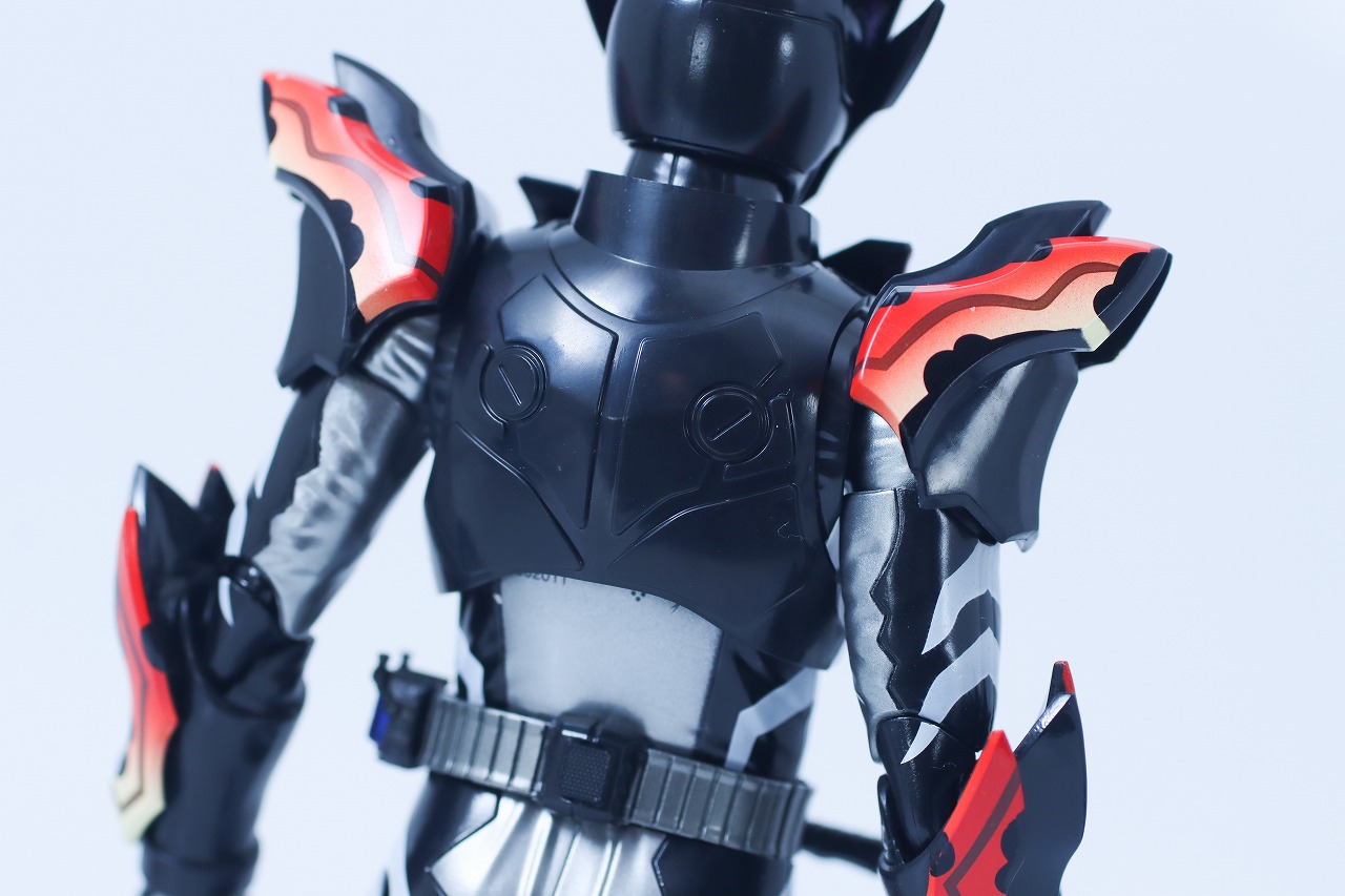 S.H.フィギュアーツ　仮面ライダービターガヴ スパーキングミフォーム　レビュー　本体