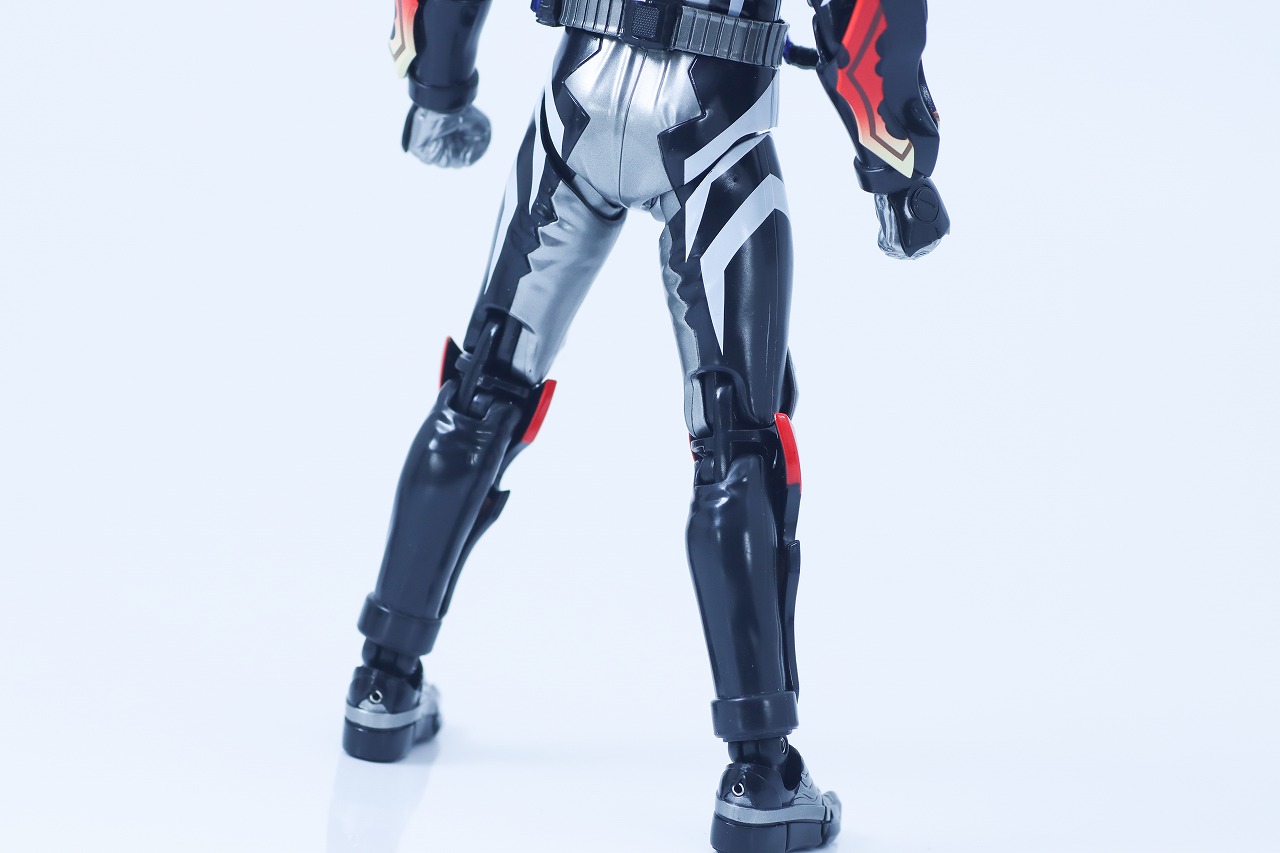 S.H.フィギュアーツ　仮面ライダービターガヴ スパーキングミフォーム　レビュー　本体