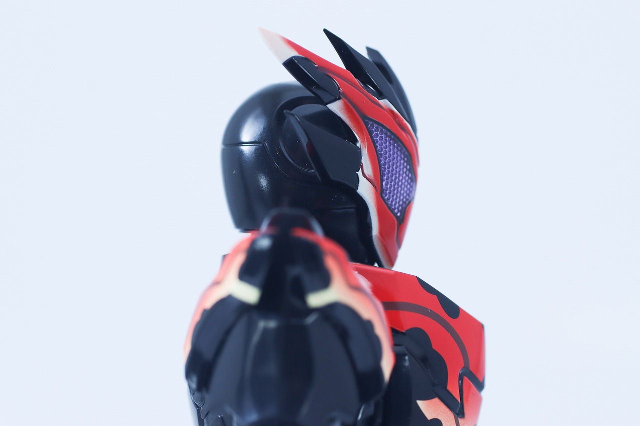 S.H.フィギュアーツ　仮面ライダービターガヴ スパーキングミフォーム　レビュー　本体
