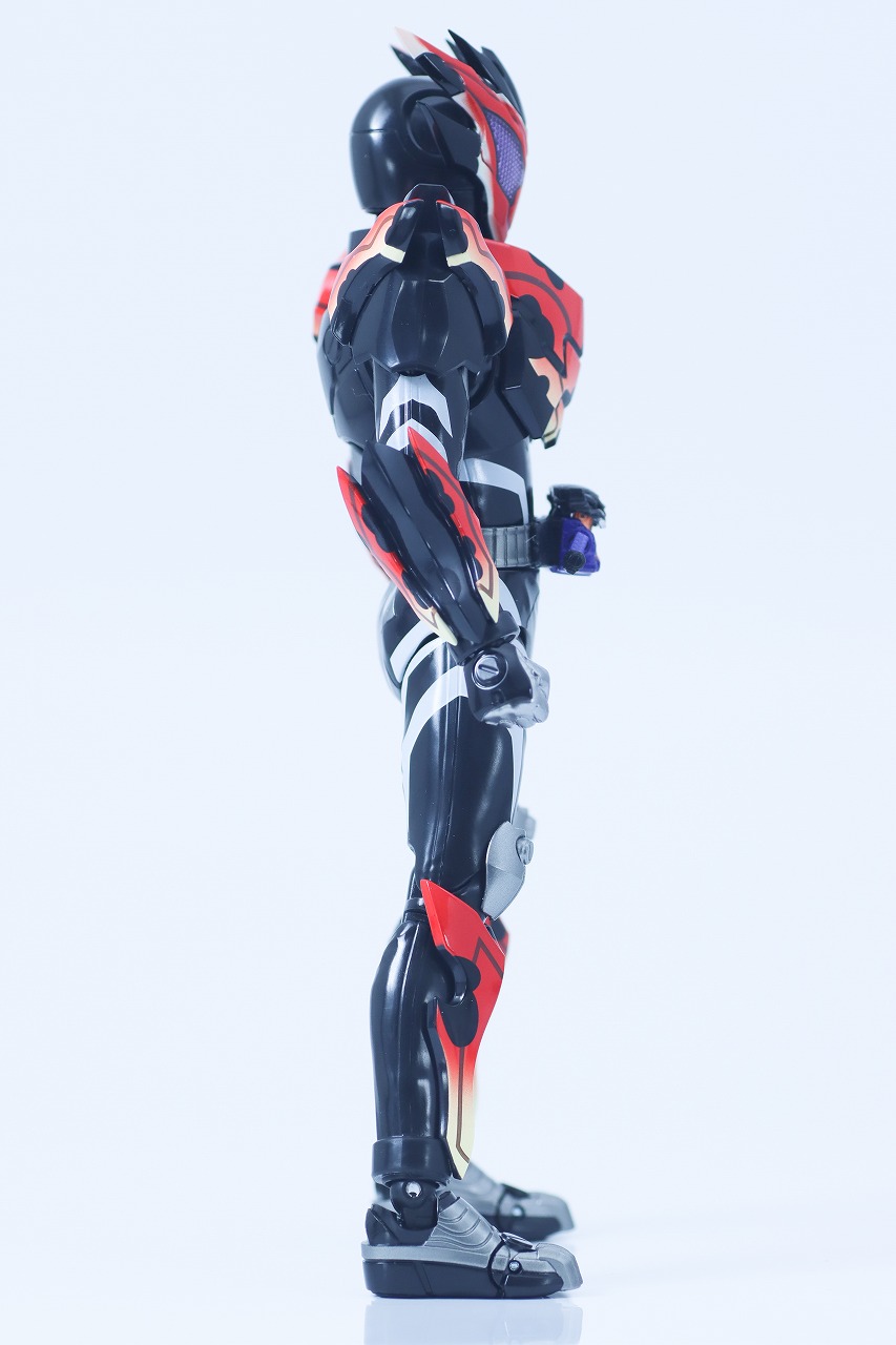 S.H.フィギュアーツ　仮面ライダービターガヴ スパーキングミフォーム　レビュー　本体