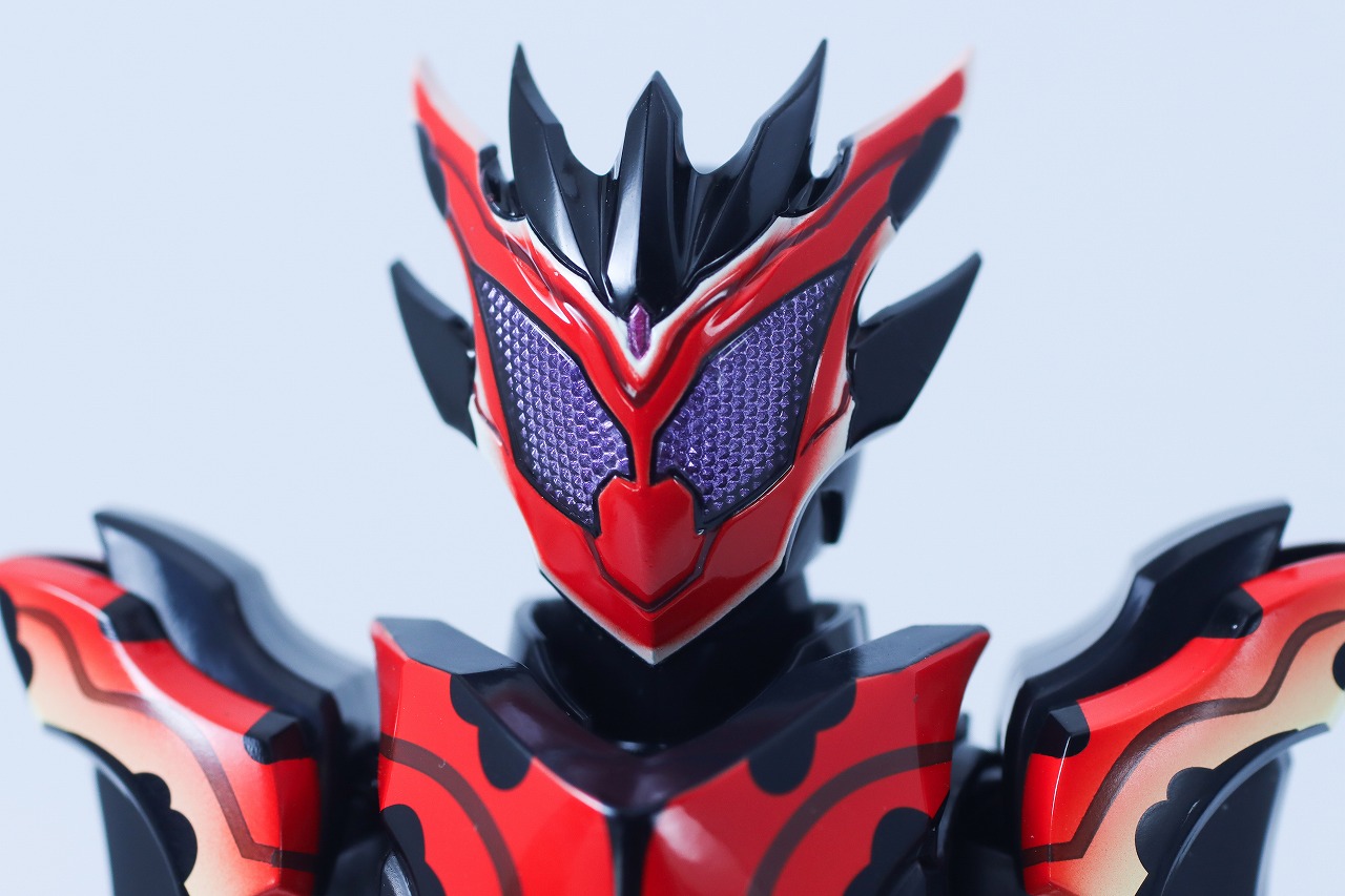 S.H.フィギュアーツ　仮面ライダービターガヴ スパーキングミフォーム　レビュー　本体