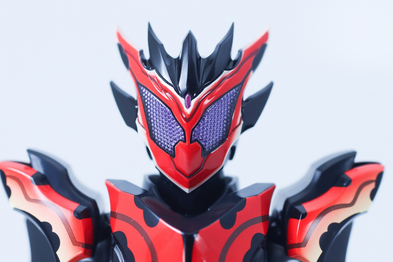 S.H.フィギュアーツ　仮面ライダービターガヴ スパーキングミフォーム　レビュー　本体