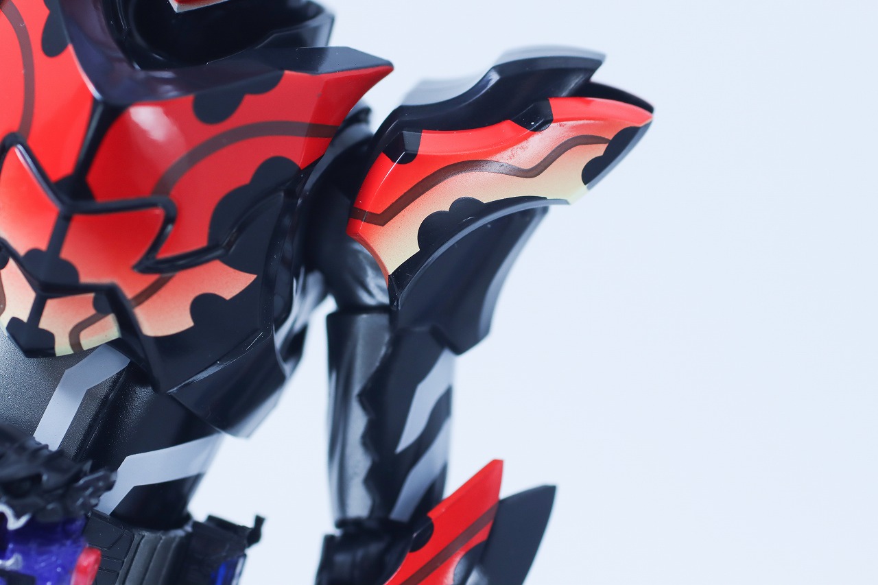 S.H.フィギュアーツ　仮面ライダービターガヴ スパーキングミフォーム　レビュー　本体