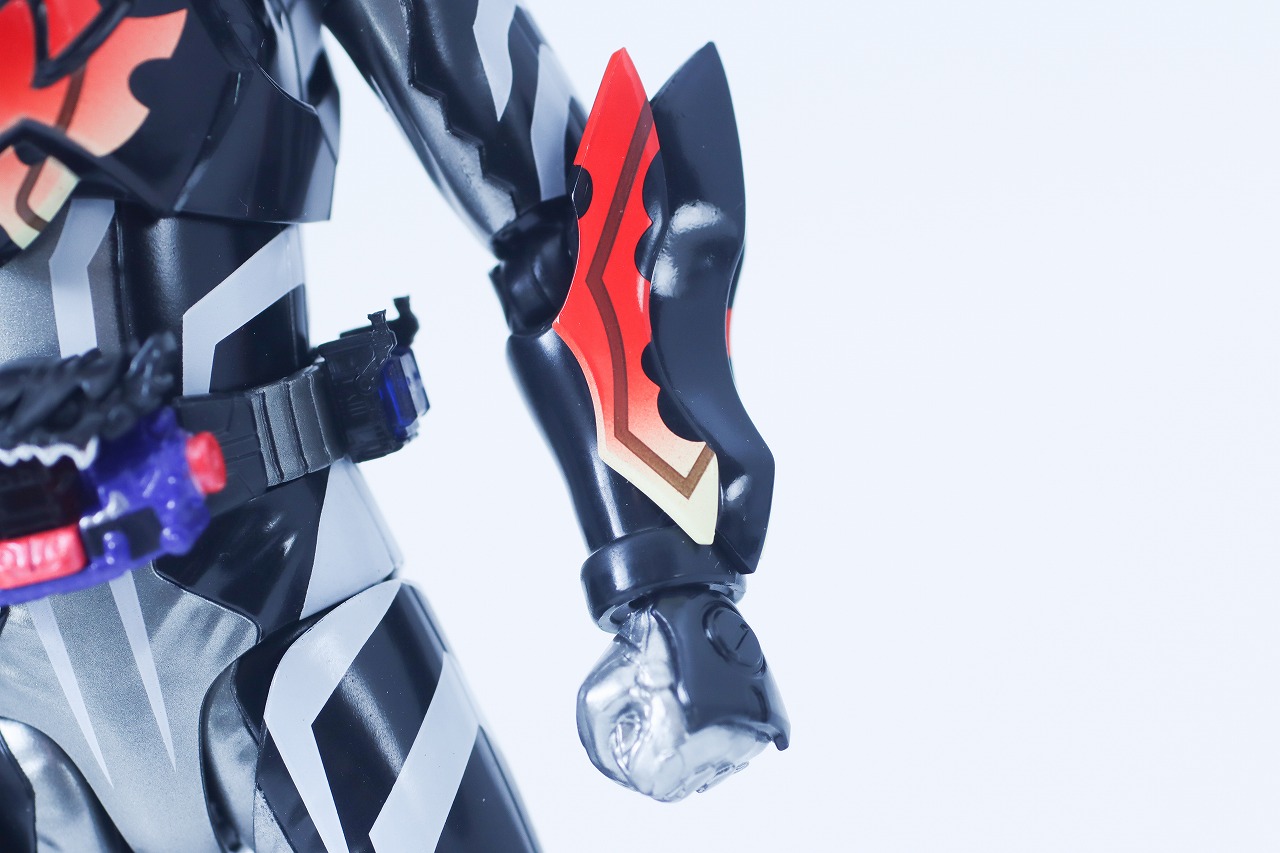 S.H.フィギュアーツ　仮面ライダービターガヴ スパーキングミフォーム　レビュー　本体