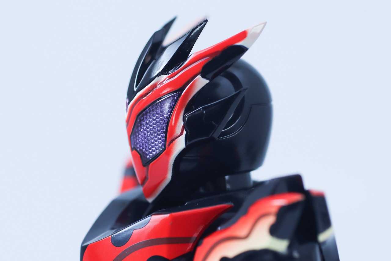 S.H.フィギュアーツ　仮面ライダービターガヴ スパーキングミフォーム　レビュー　本体