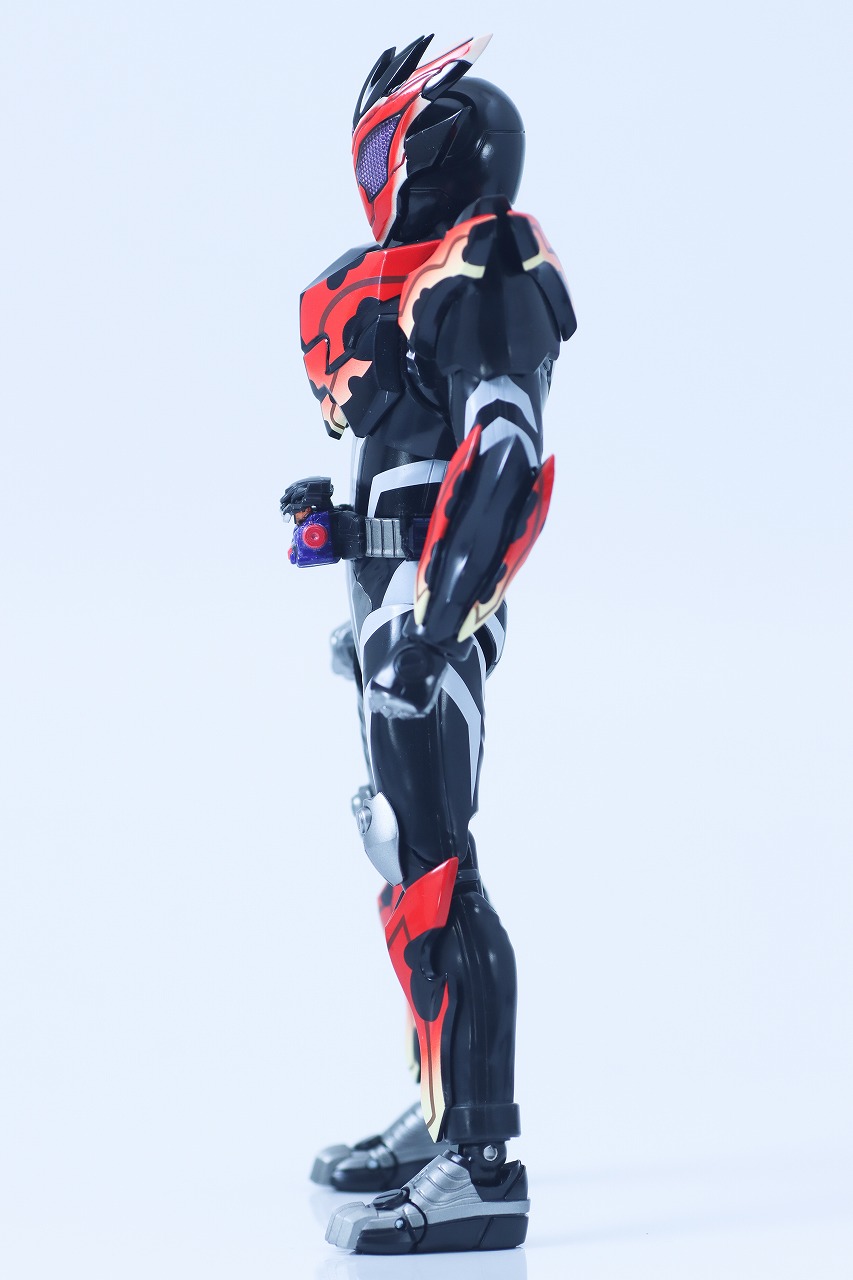 S.H.フィギュアーツ　仮面ライダービターガヴ スパーキングミフォーム　レビュー　本体