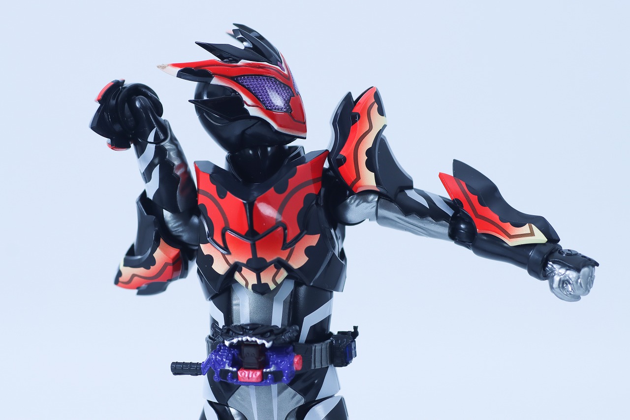 S.H.フィギュアーツ　仮面ライダービターガヴ スパーキングミフォーム　レビュー　可動範囲