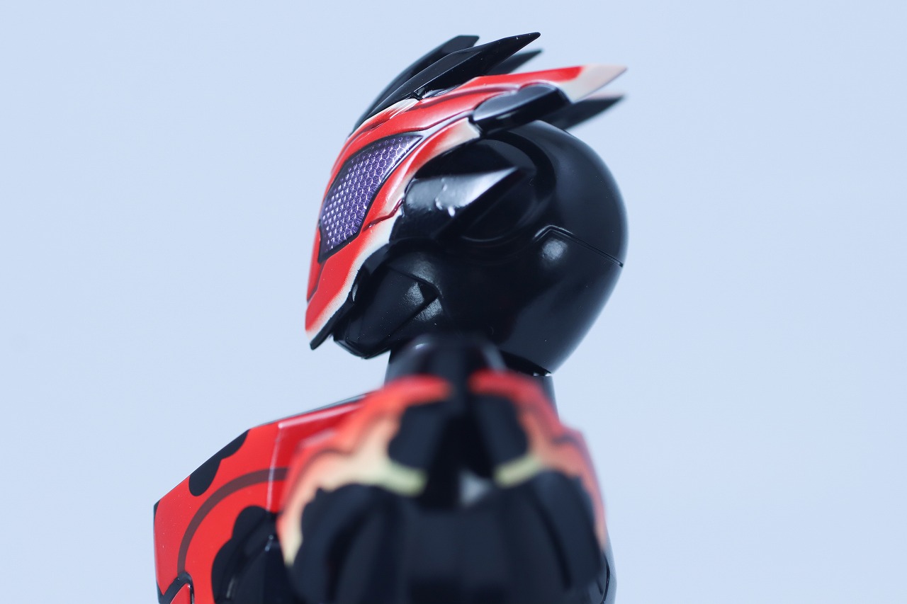 S.H.フィギュアーツ　仮面ライダービターガヴ スパーキングミフォーム　レビュー　可動範囲