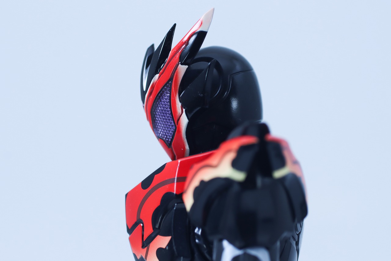 S.H.フィギュアーツ　仮面ライダービターガヴ スパーキングミフォーム　レビュー　可動範囲