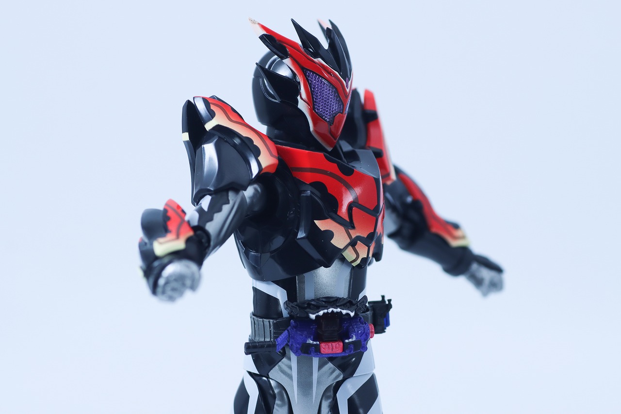 S.H.フィギュアーツ　仮面ライダービターガヴ スパーキングミフォーム　レビュー　可動範囲