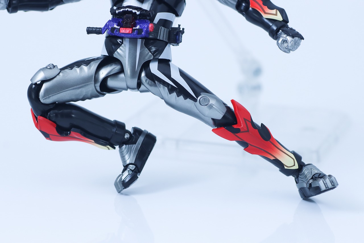 S.H.フィギュアーツ　仮面ライダービターガヴ スパーキングミフォーム　レビュー　可動範囲