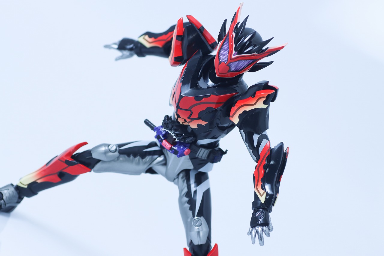 S.H.フィギュアーツ　仮面ライダービターガヴ スパーキングミフォーム　レビュー
