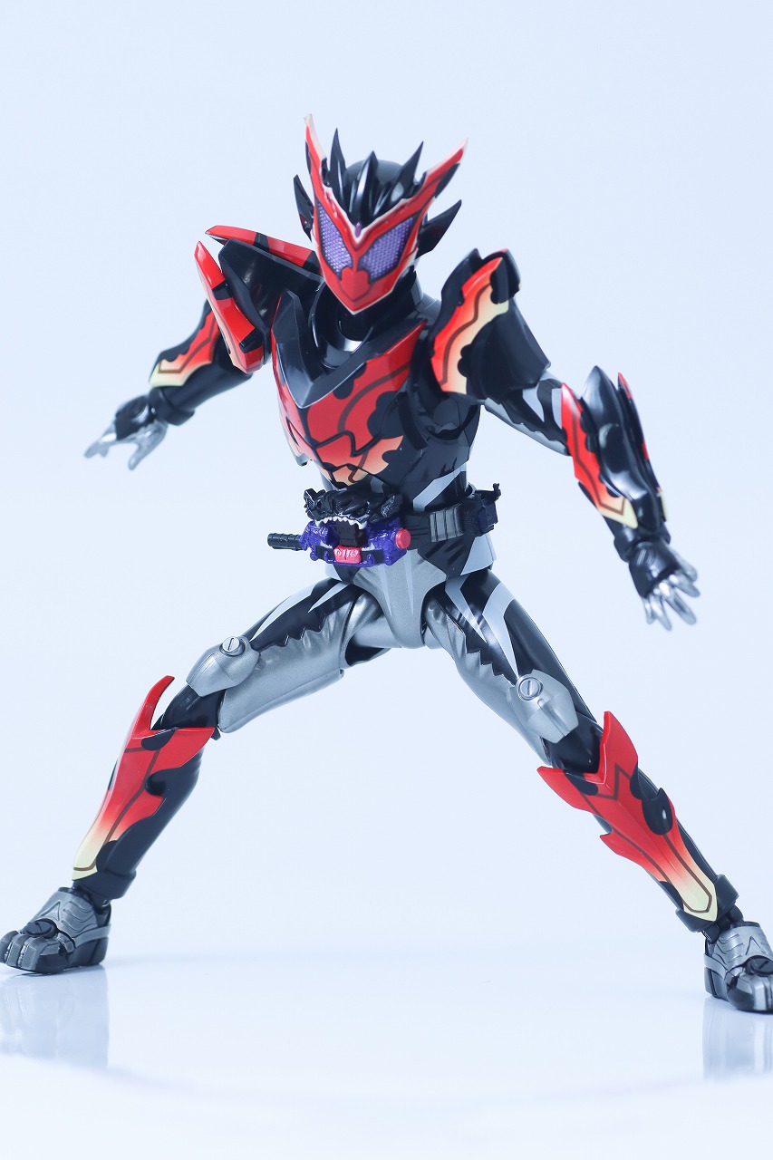 S.H.フィギュアーツ　仮面ライダービターガヴ スパーキングミフォーム　レビュー　本体